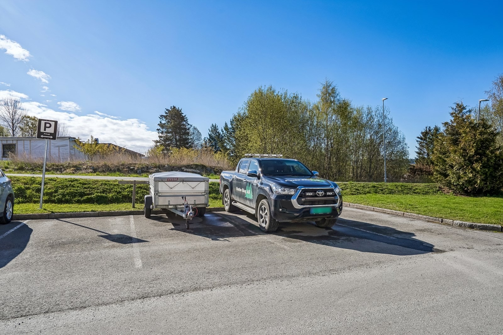 Det medfølger fast parkeringsplass på sameiets fellesarealer Galleribilde