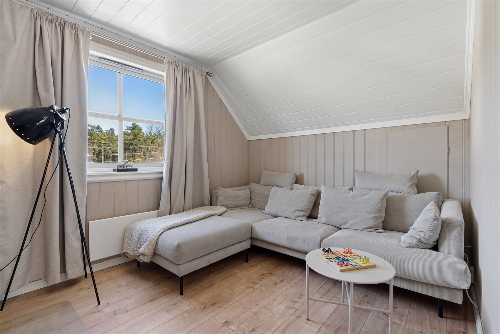 Soverom 3 er av fin størrelse og brukes i dag som ekstra stue. Galleribilde