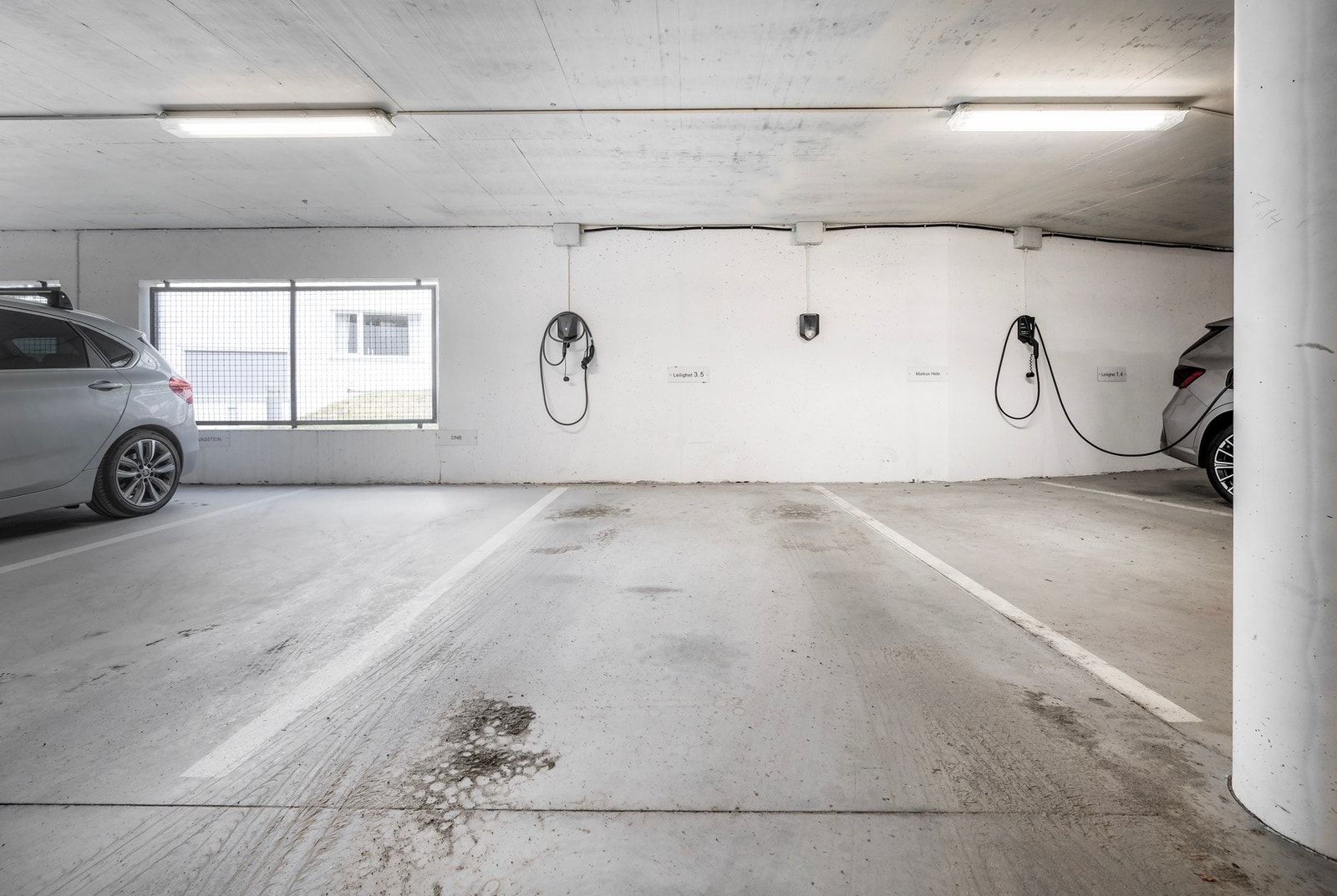 Leiligheten har rett til å leie parkering i nærmeste parkeringshus. Parkeringsplassen har mulighet for el-bil lading Galleribilde