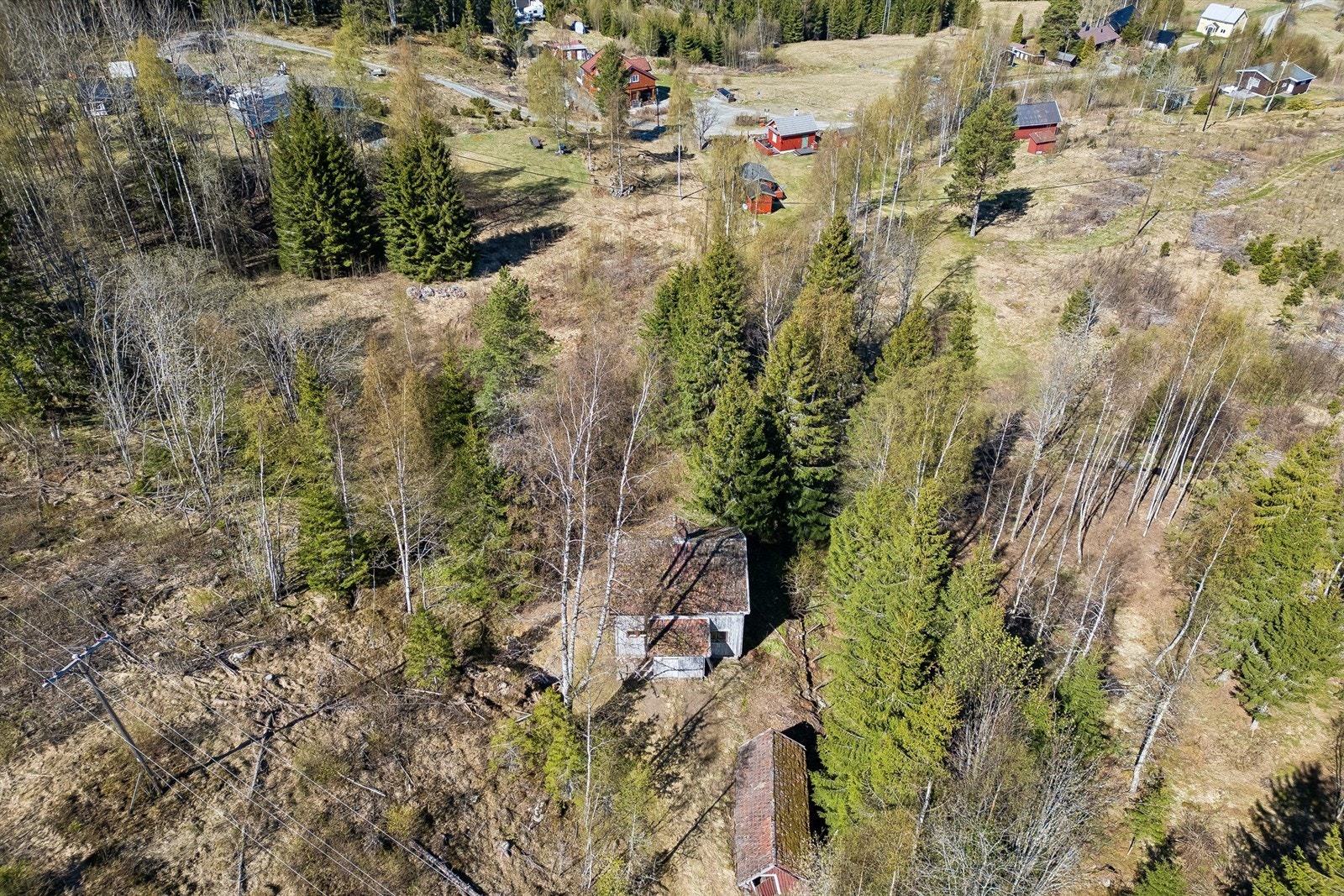 Området består av spredt boligbebyggelse og skog. Galleribilde
