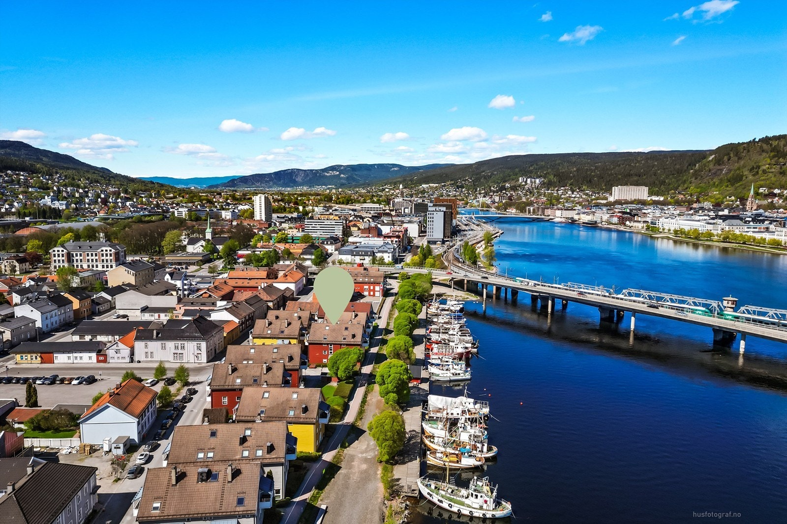 Her bor du i et maritimt miljø på Strømsø, med umiddelbar nærhet til elvepromenaden og gangavstand til Drammen stasjon.
Foto: Haiman Askari Galleribilde