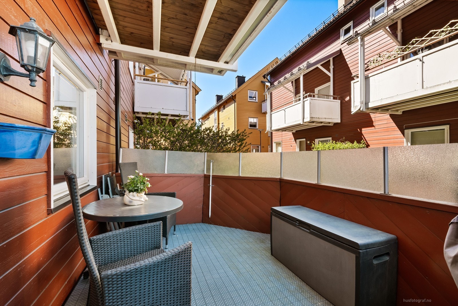 Fra stuen er det direkte utgang til en markterrasse på 10 m². Galleribilde
