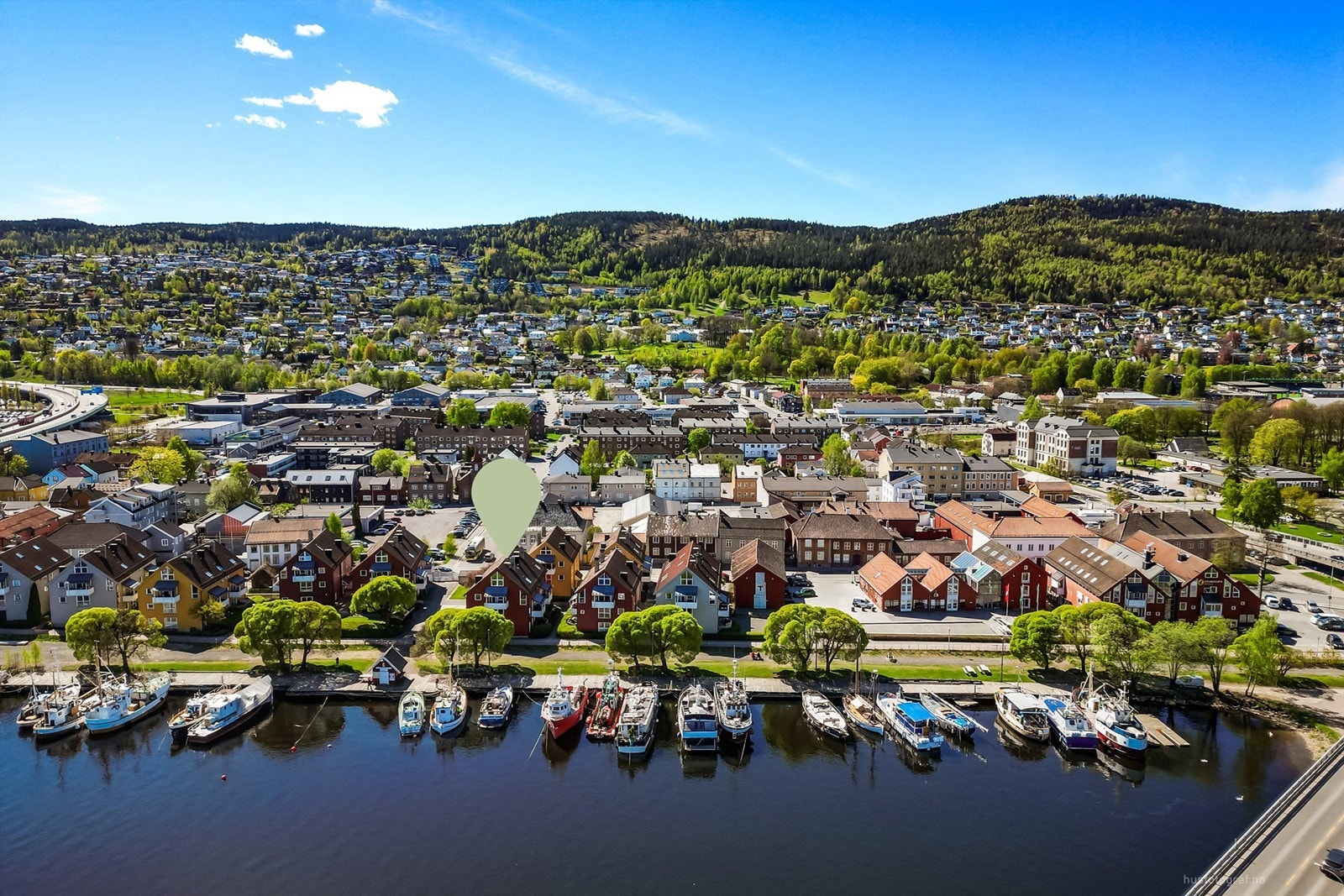 Med Drammen stasjon kun 10 minutters gange unna, er dette en ideell beliggenhet for pendlere. Galleribilde
