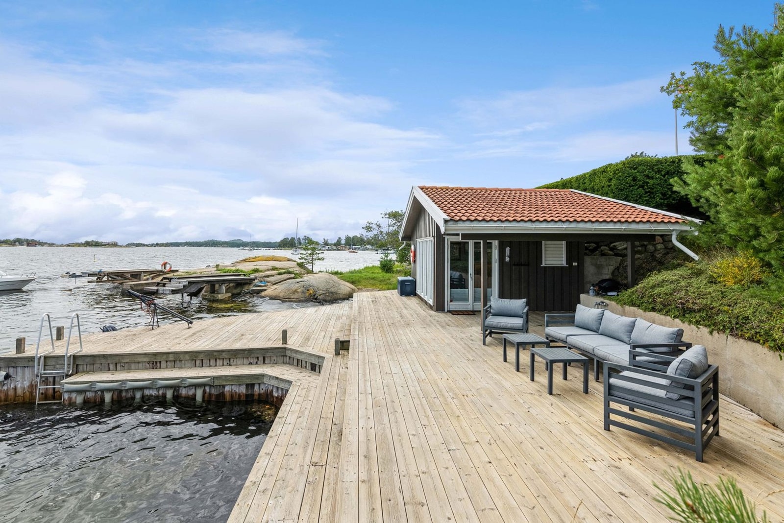 Her kan du nyte sommerdagene med bading, båtliv og soling Galleribilde