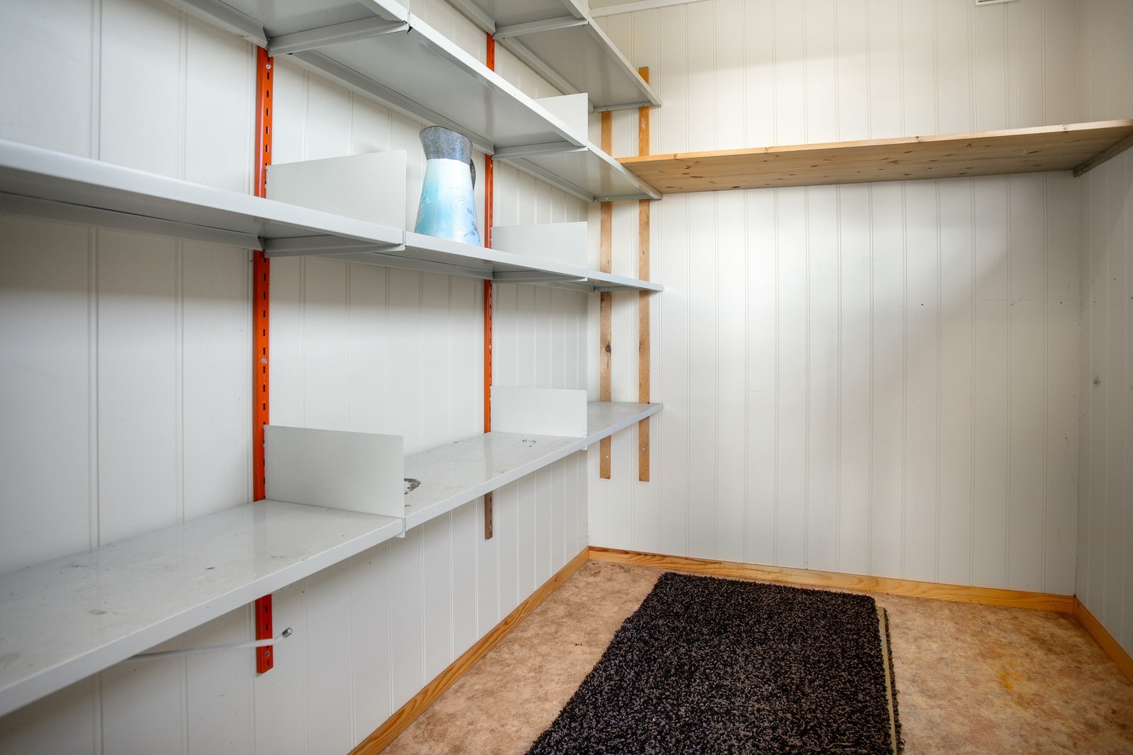 Praktisk bod med god plass til lagring. Galleribilde