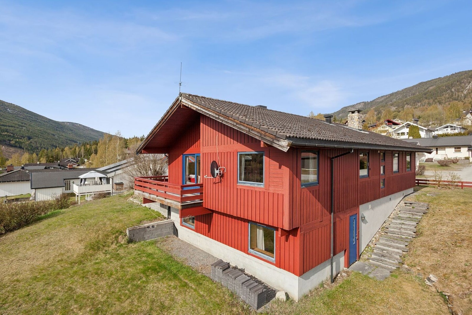 Hybel/leilighet har egen inngang fra utsiden. Galleribilde