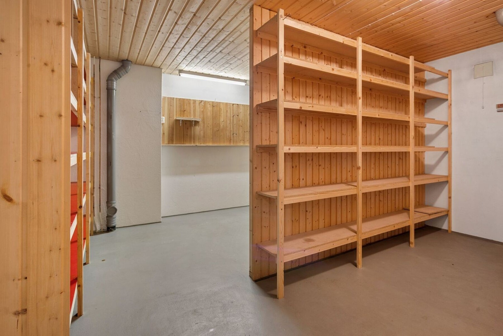 Hobbyrom/bod i kjeller Galleribilde