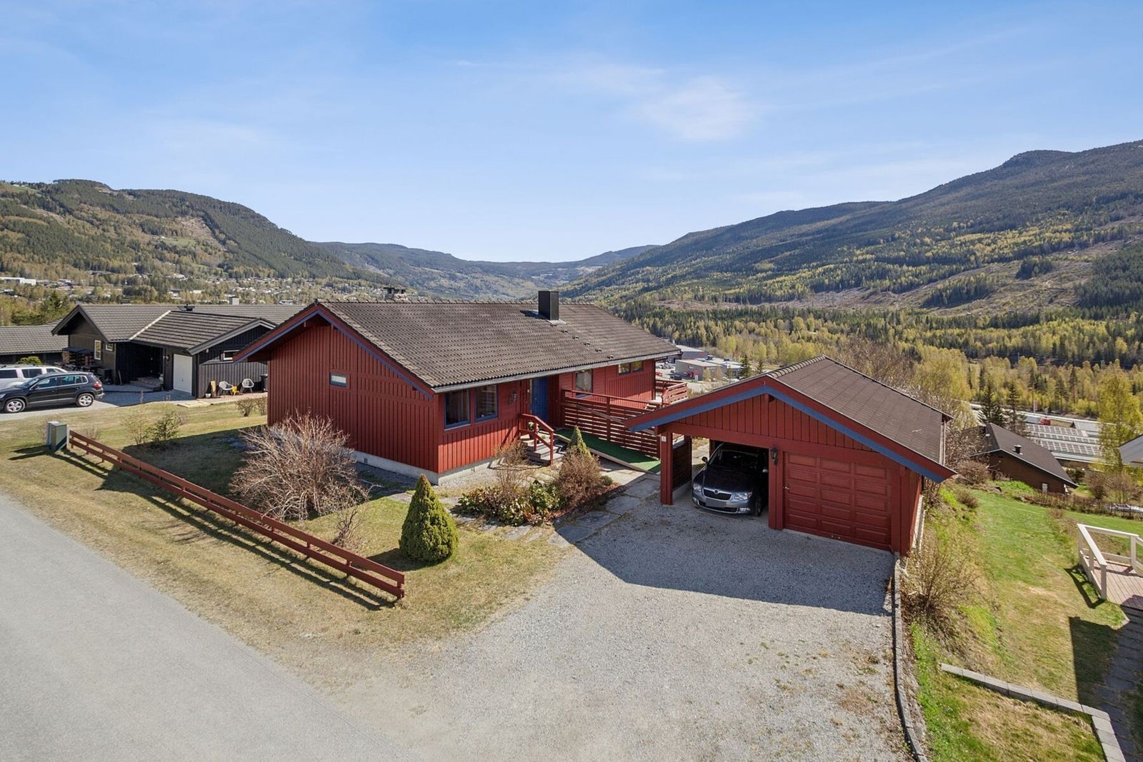 Varde&Partners Eiendomsmegling v/ Håkon Wøllo ønsker å presentere for dere Svarvarvegen 5. Foto: Kjersti Fjøsne Galleribilde