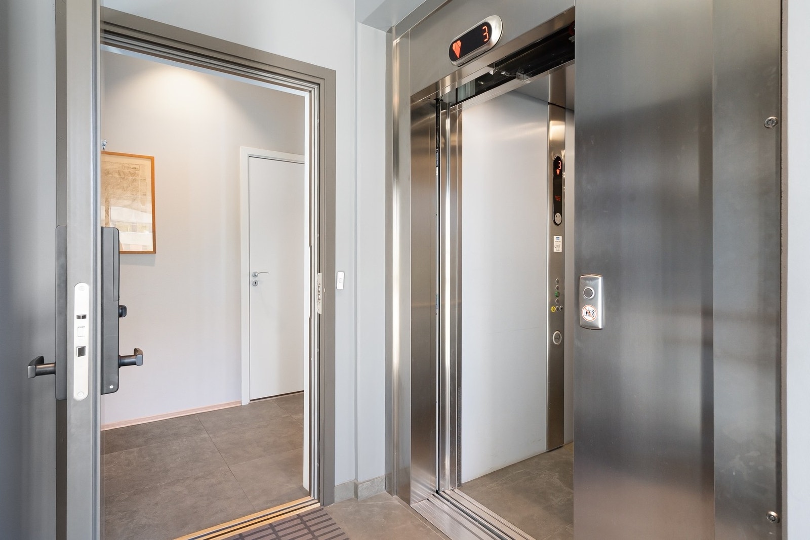 Heisadkomst direkte til leilighetsplan. Galleribilde