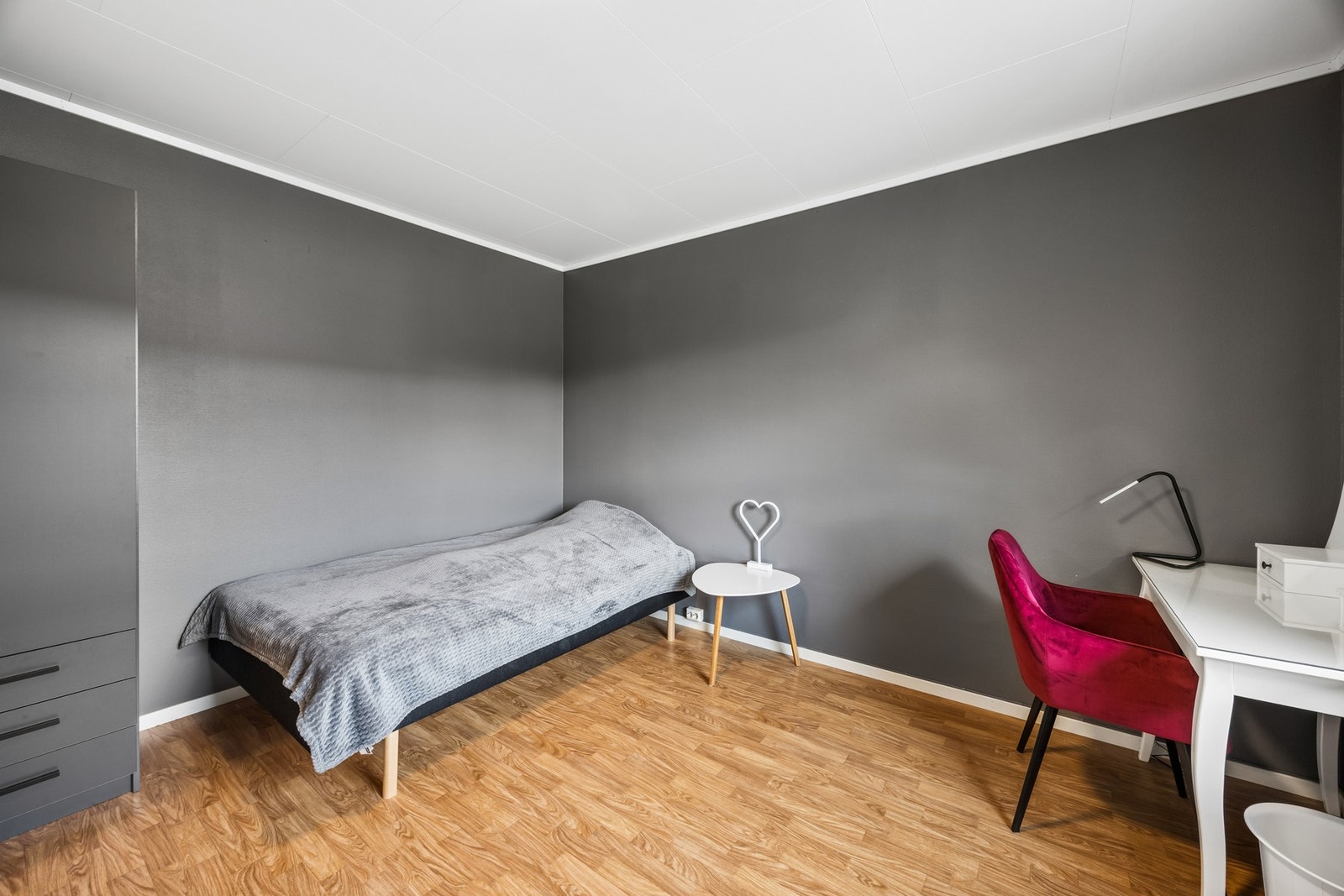 Det andre soverommet egner seg godt som barnerom, gjesterom eller kontor. Galleribilde
