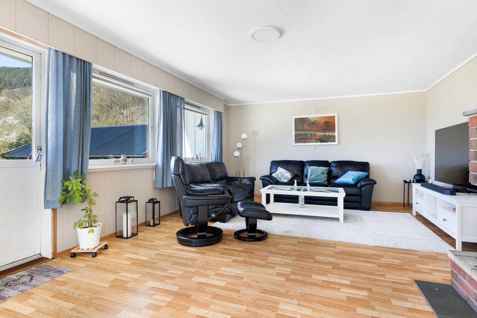 Utgang til stor solrik terarsse! Galleribilde