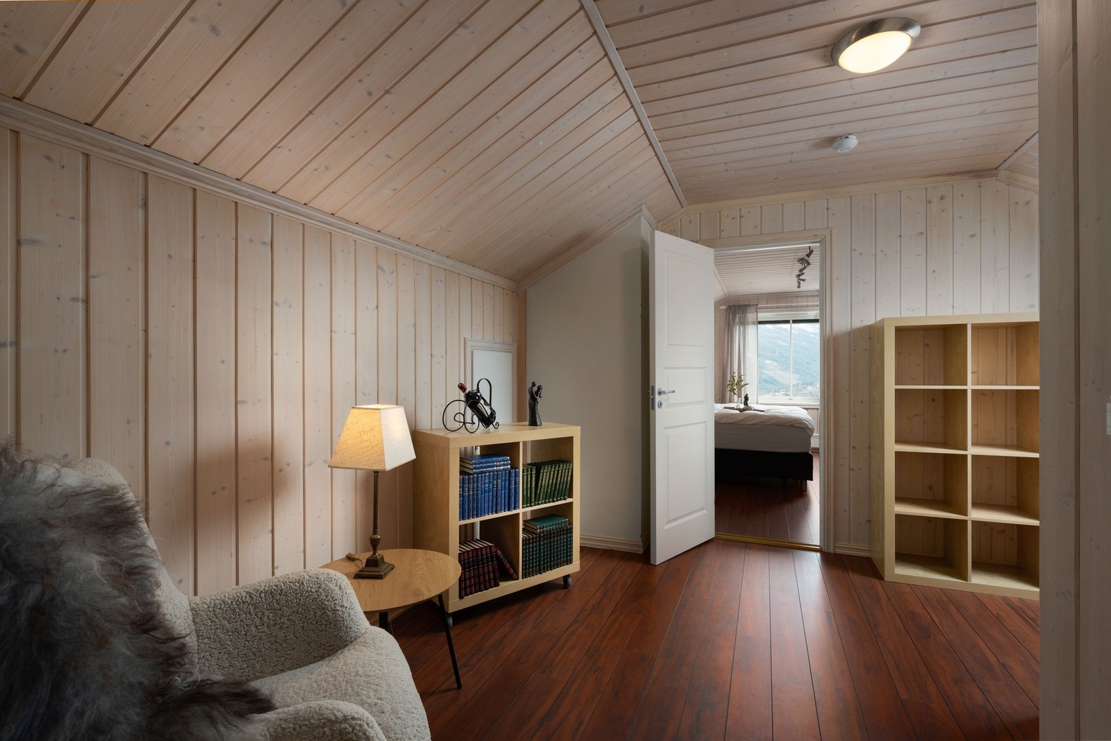 Loftstue med en gang man kommer opp trappen fra 1. etg. Galleribilde