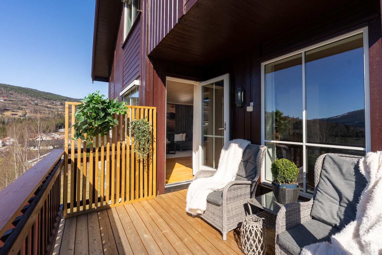 Terrasse med svært gode solforhold samt at deler er takoverbygget Galleribilde