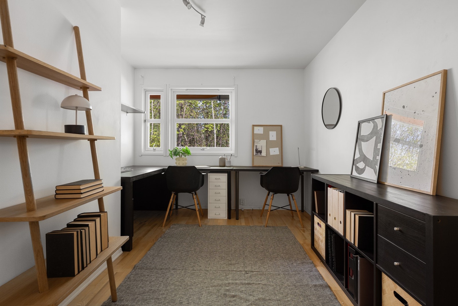 Soverom 2 er i dag innredet som hjemmekontor Galleribilde