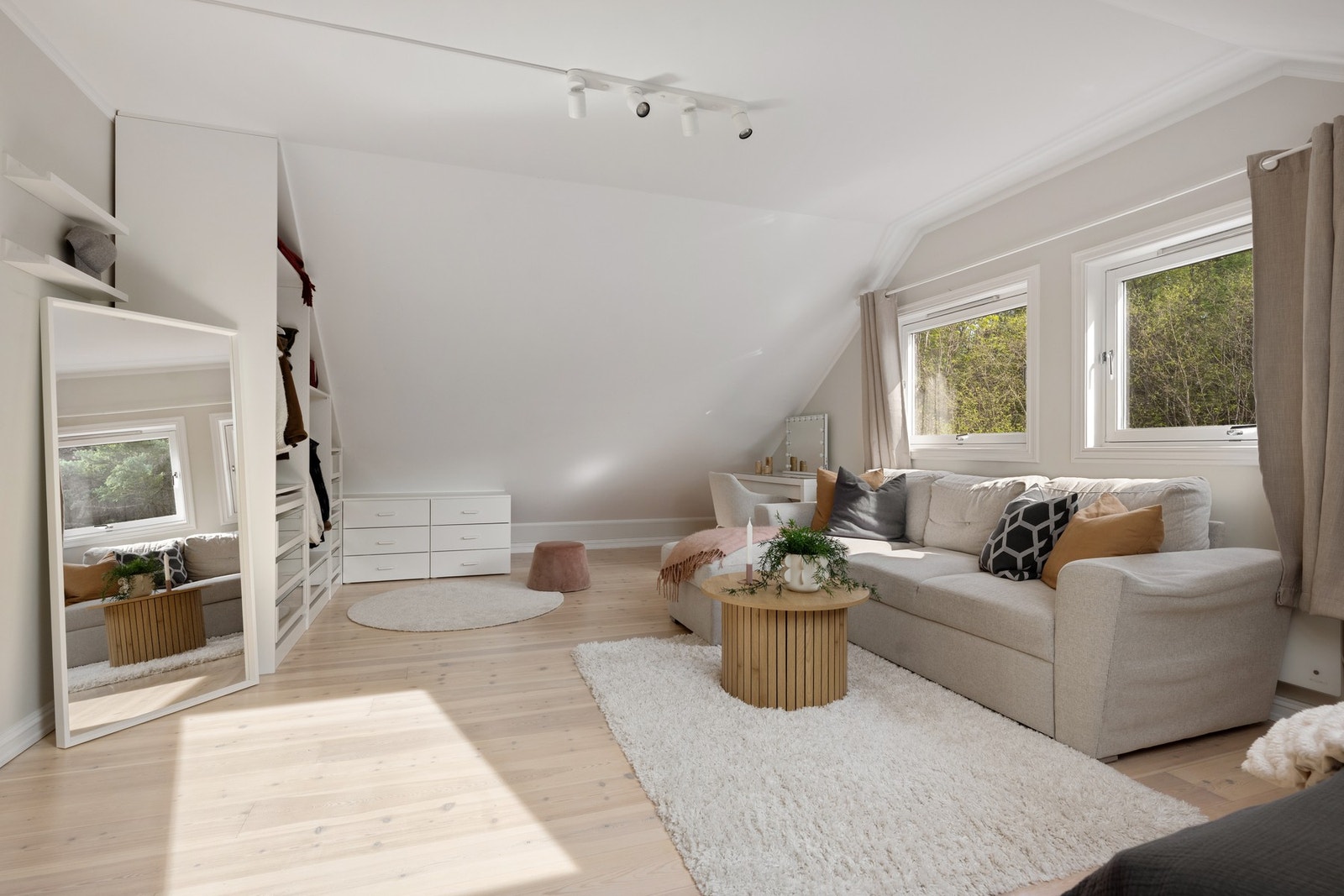 Loftstue er ikke godkjent/er ikke navngitt på byggetegninger og bør søkes bruksendret til varig oppholdsrom Galleribilde