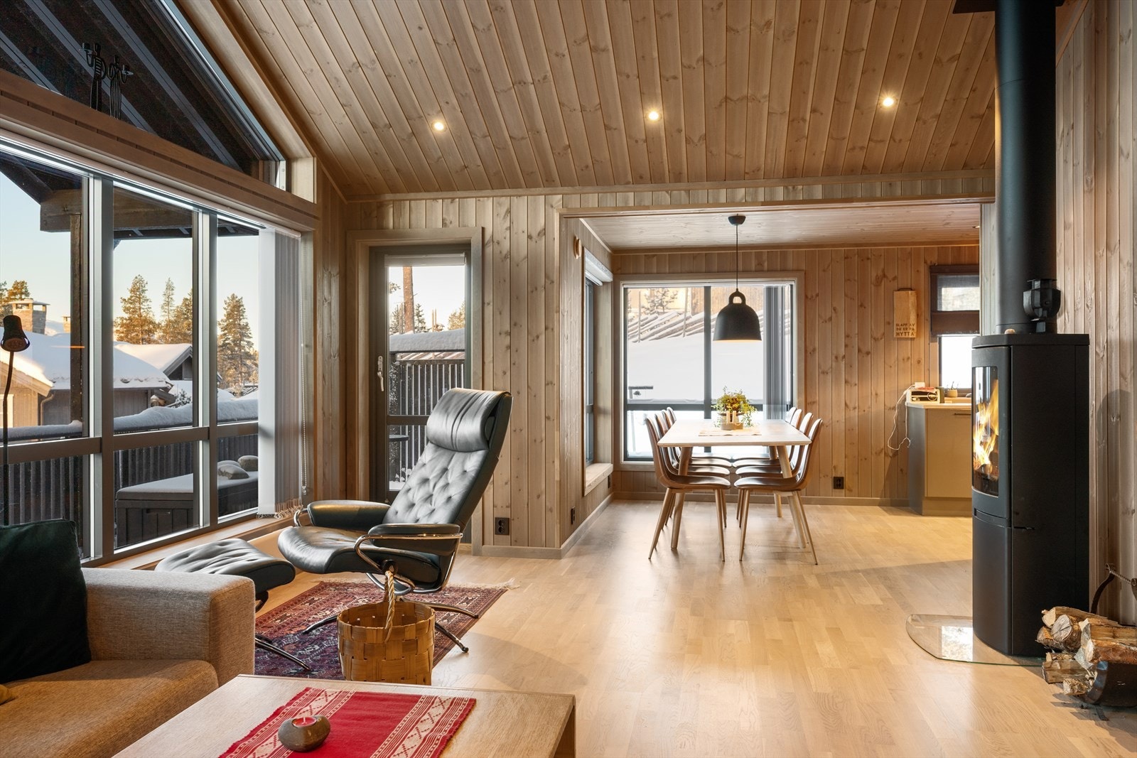 Det er dør videre ut til terrassen. Galleribilde