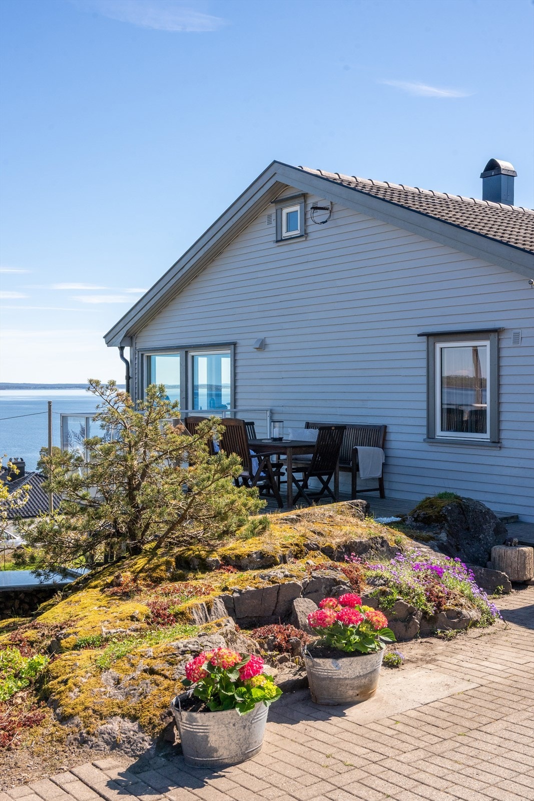 Innbydende og koselig gårdsplass. Galleribilde