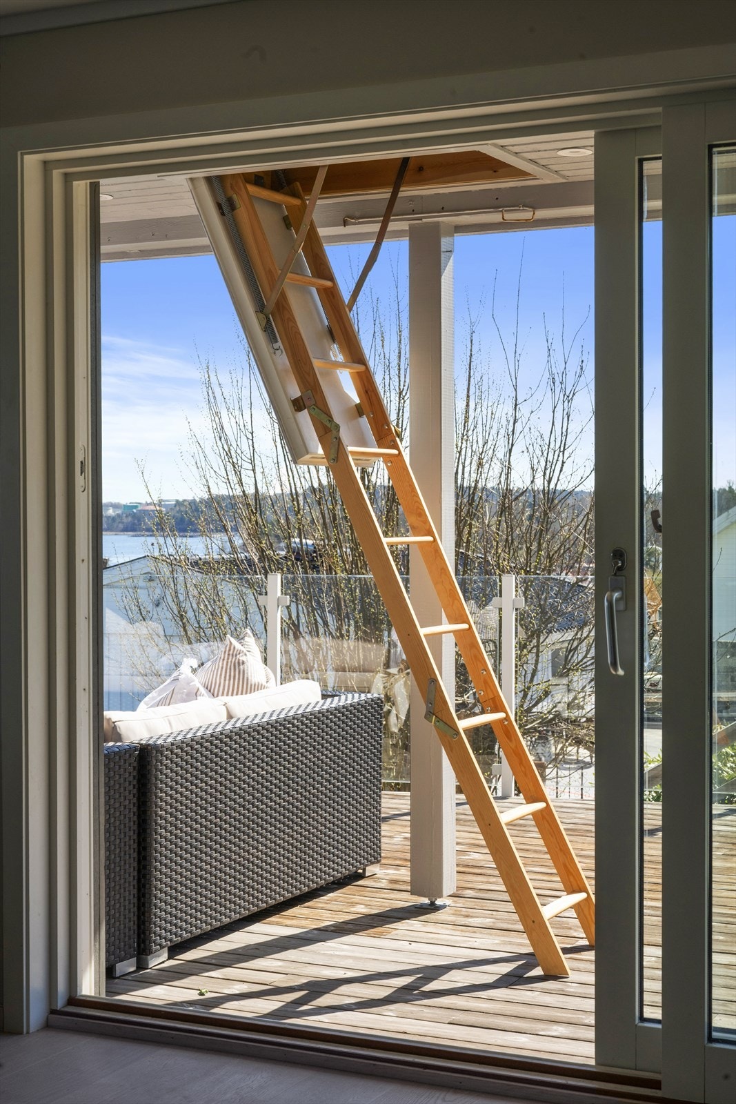 Fra terrassen er det adkomst til et praktisk loft! Galleribilde