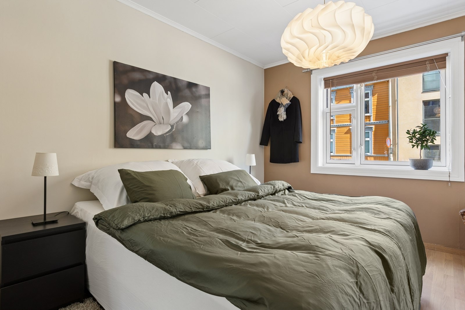 Soverom nr 1 på 12 kvm med god plass til møblement. Galleribilde