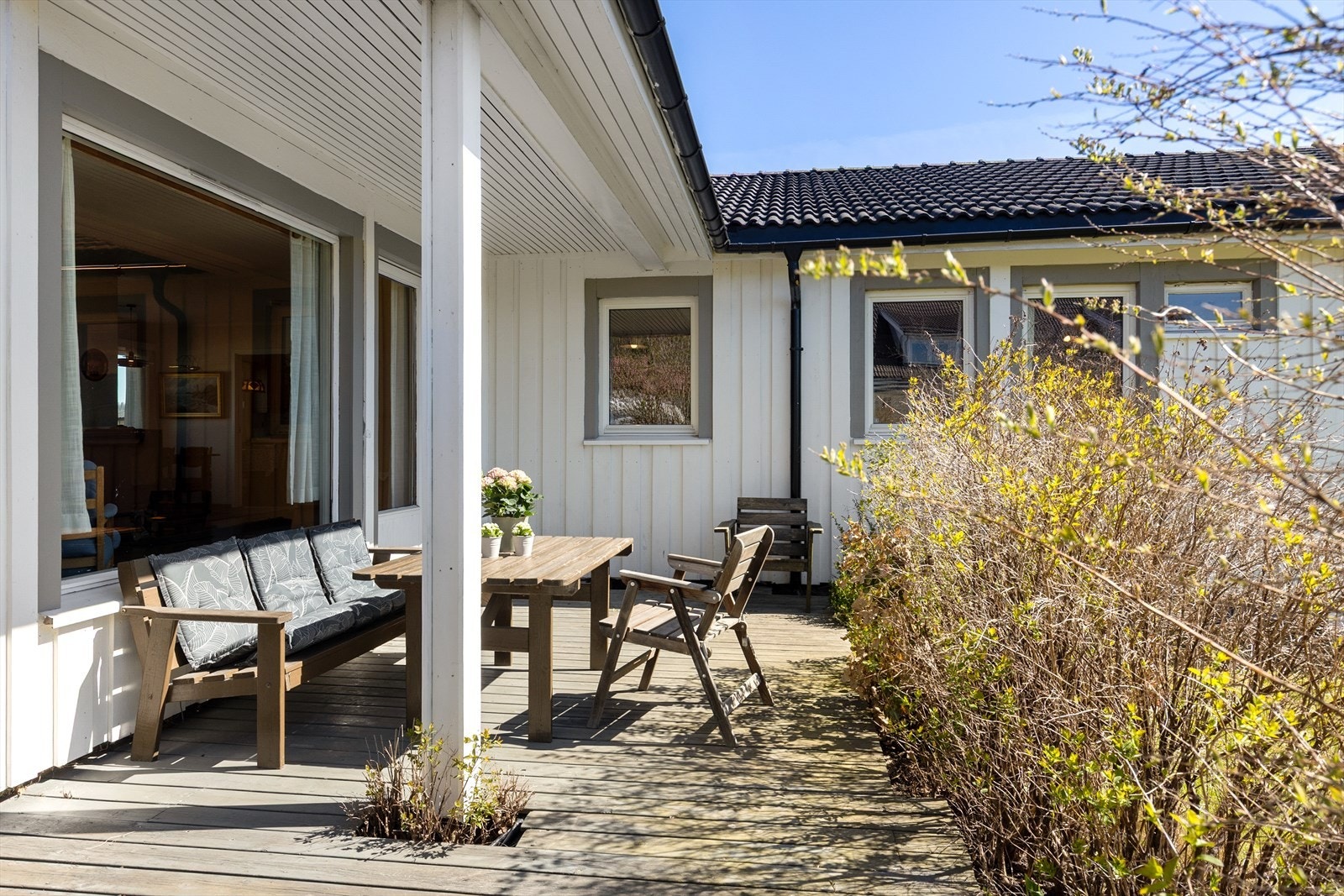 Uteplassen er skjermet og gir en privat sfære. Galleribilde