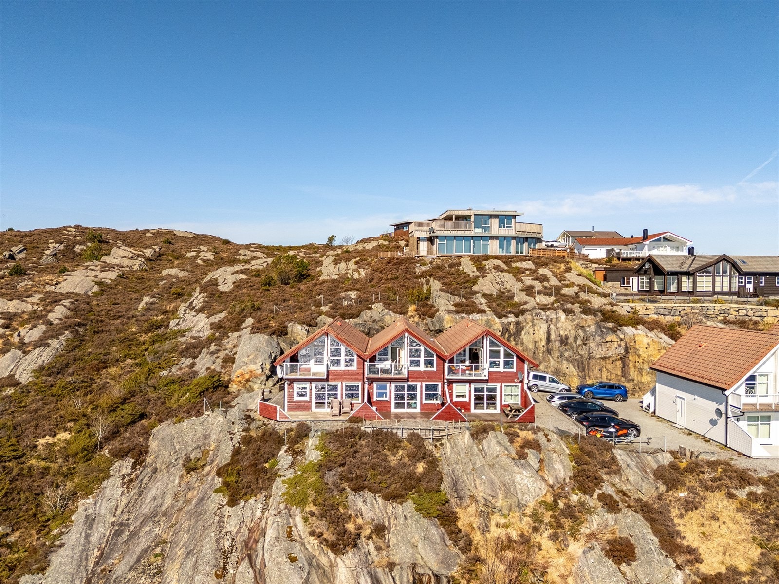 Bygningene er plassert for å gi best mulig utsikt og solforhold for hver enhet. Galleribilde