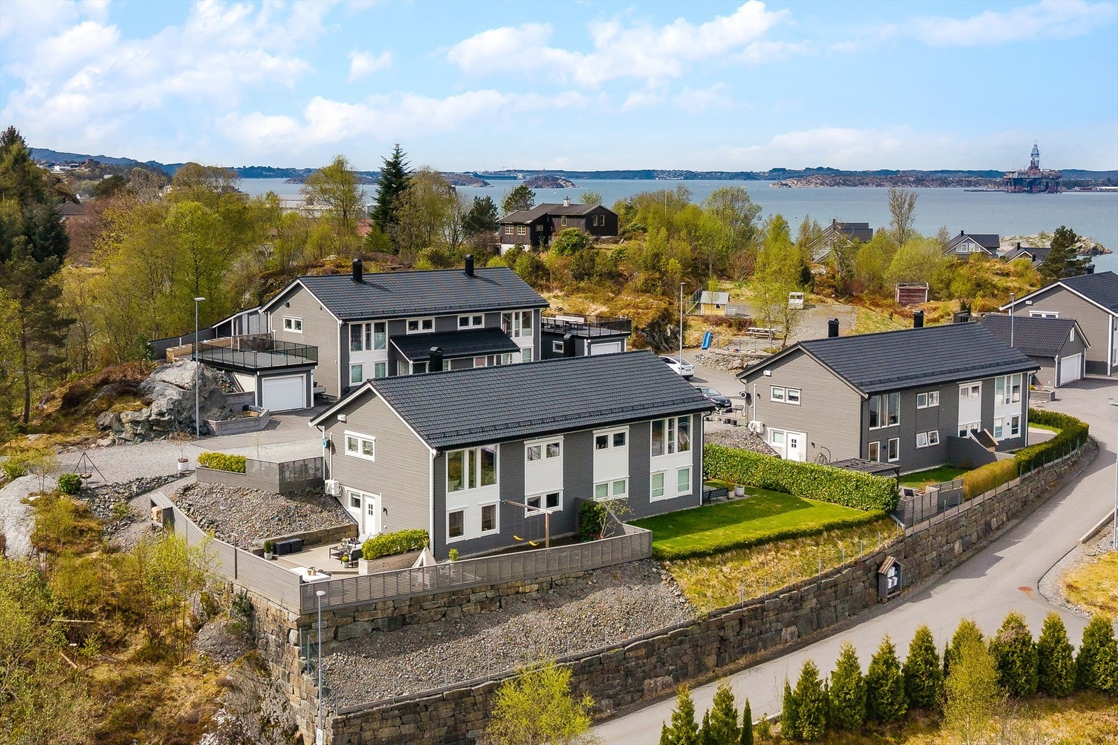 Velkommen til Hjortefaret 8 - Presentert av Ketil Djønne - Flott tomannsbolig / familiebolig - Bygget i 2017 - Fine solrike uteplasser Galleribilde