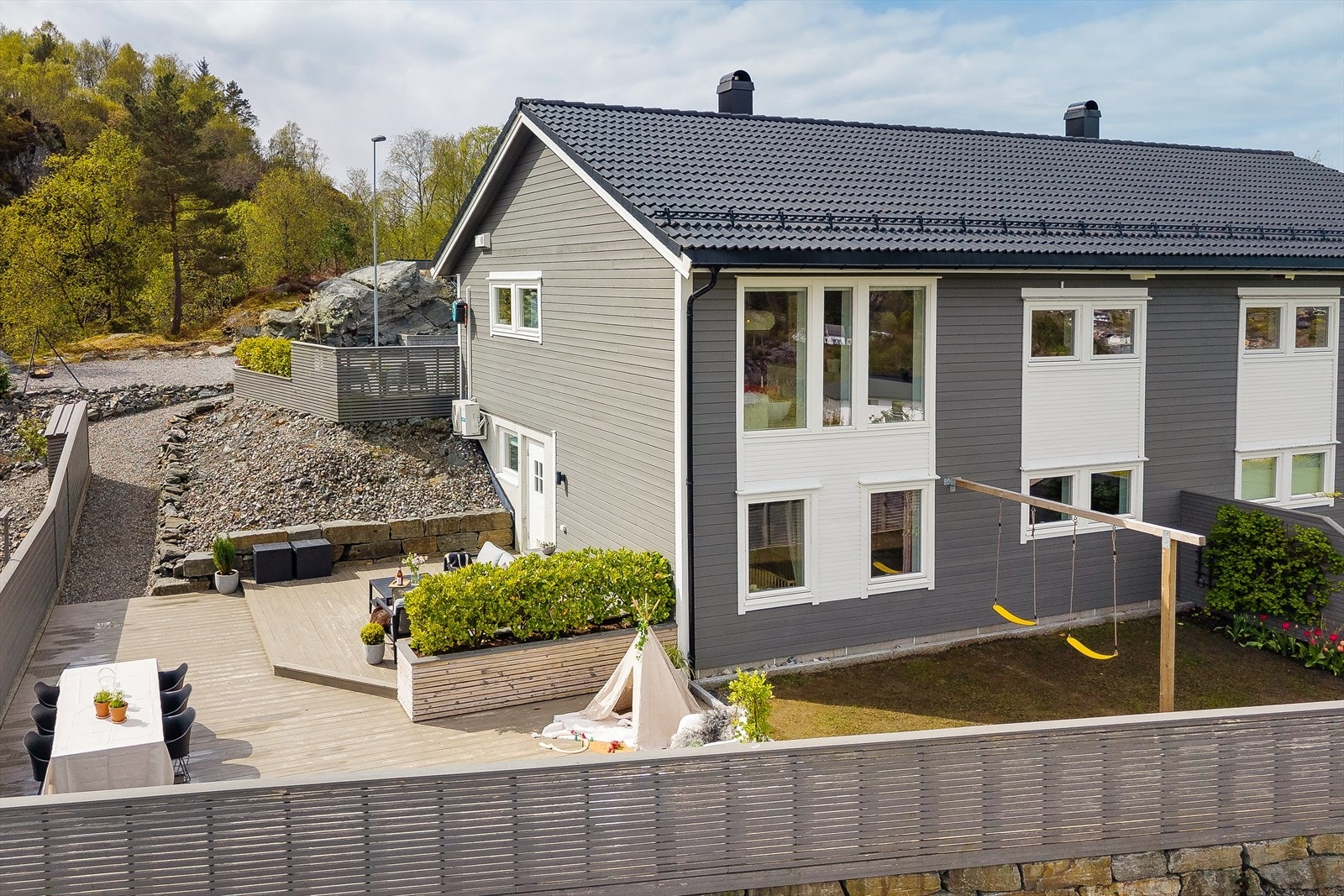 Hjortefaret 8: Barnevennlige og rolige omgivelser på Juvik / Askøy - Blindvei - Fine lekeplasser rett ved Galleribilde