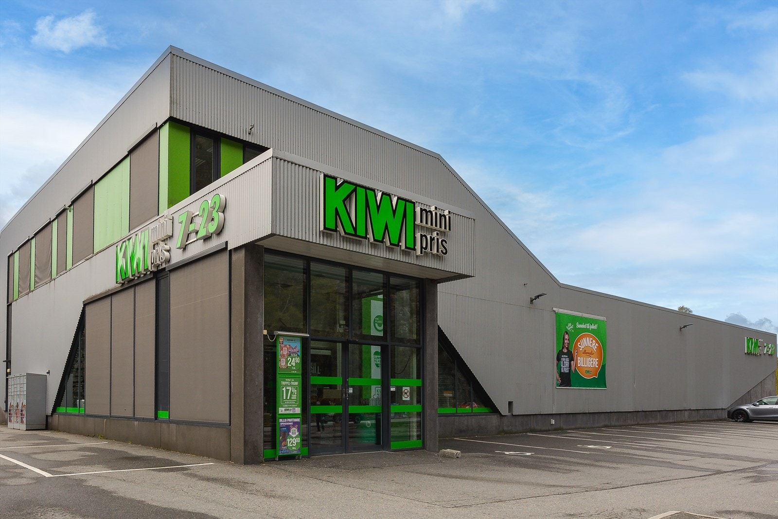 Nærområdet - Kort vei til mange butikker på Juviksflaten Galleribilde