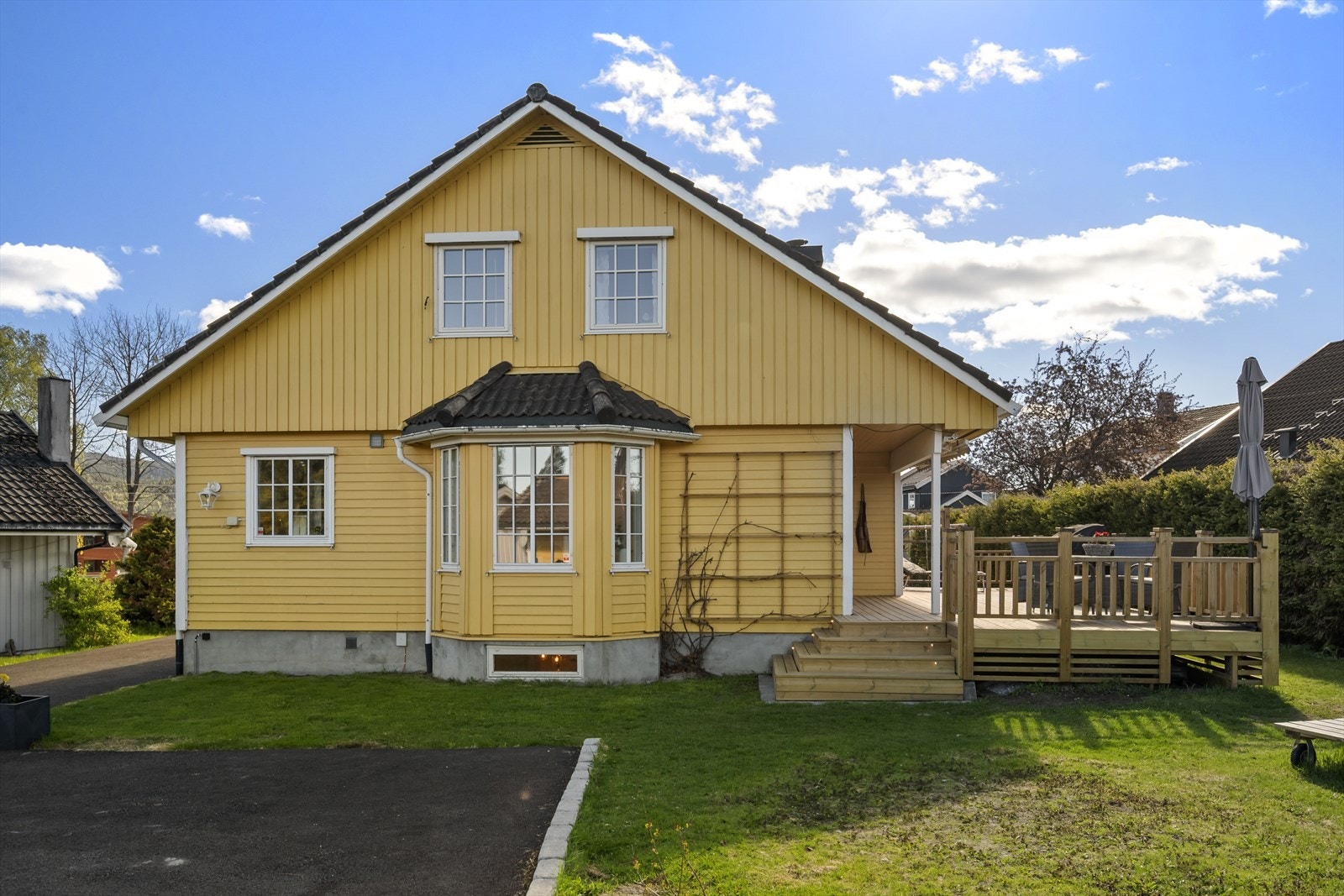 Velkommen til en velholdt og frittliggende enebolig på Loesmoen! Galleribilde