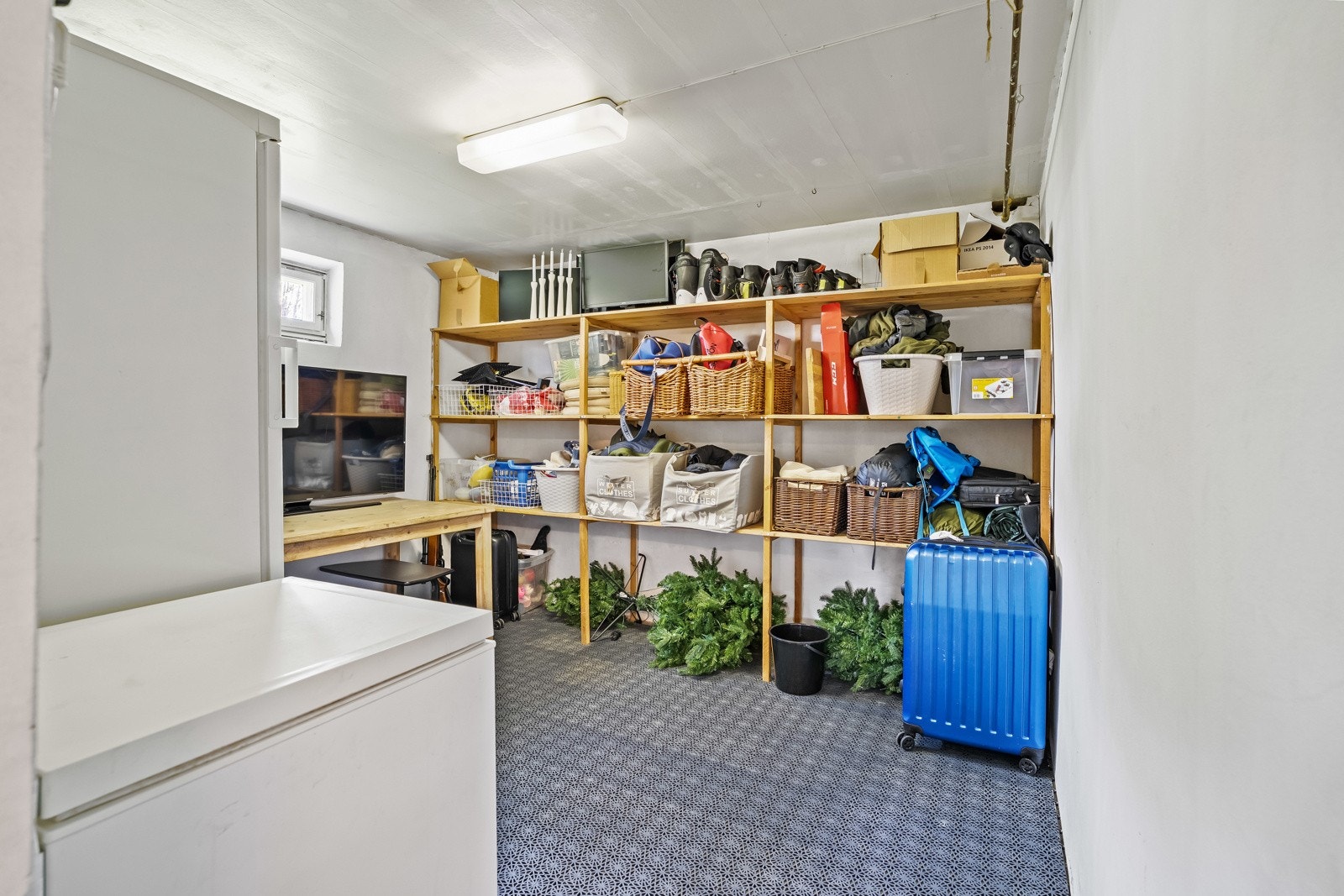 Gode oppbevaringsmuligheter i kjelleren. Galleribilde