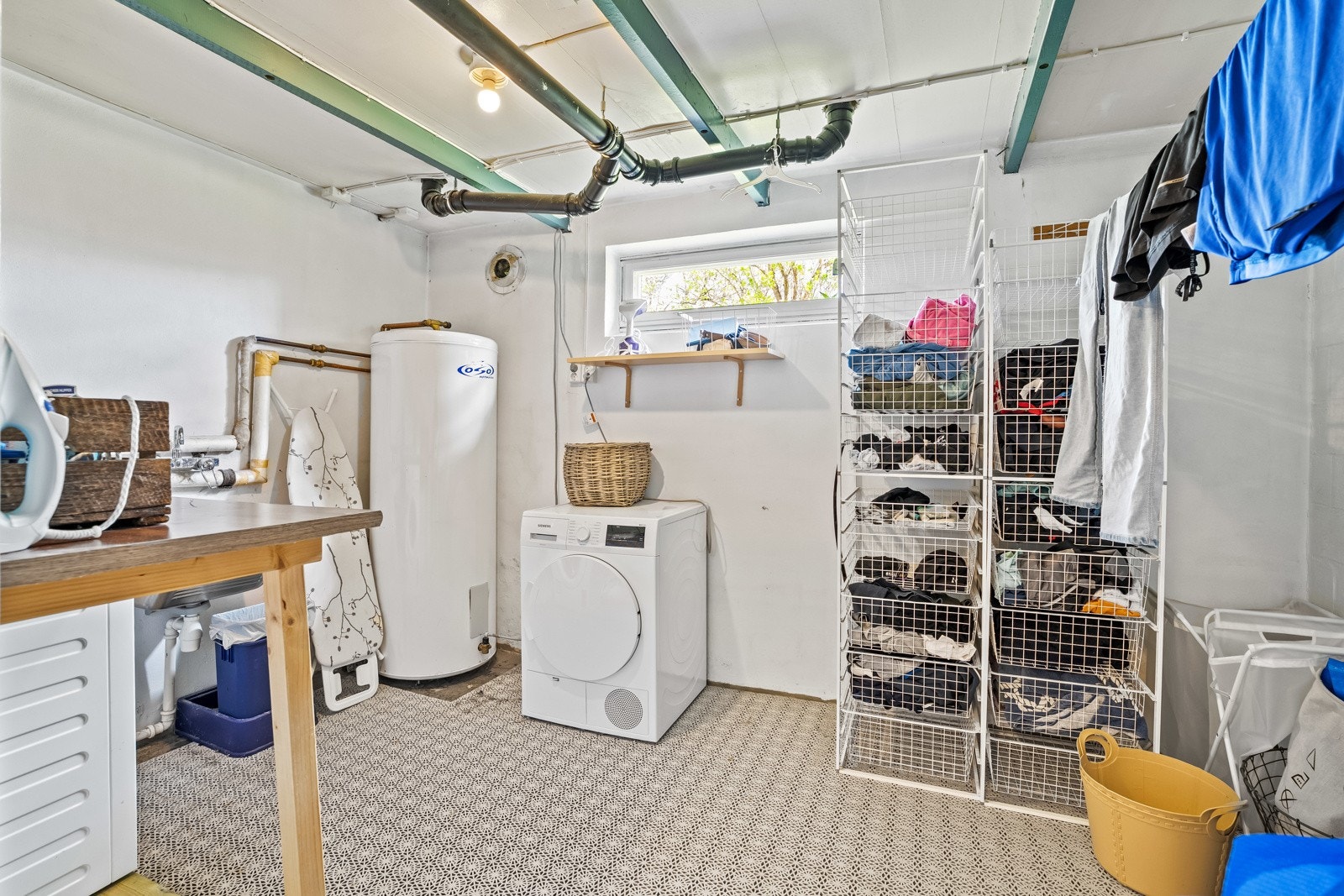 Vaskerom med opplegg til vaskemaskin og tørketrommel. Galleribilde