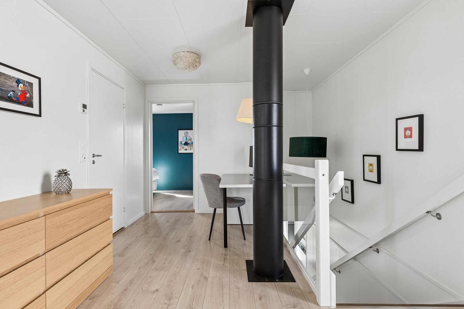 Oppholdsrommet i andre etasje er perfekt som TV-stue eller lekeareal for barna. Galleribilde