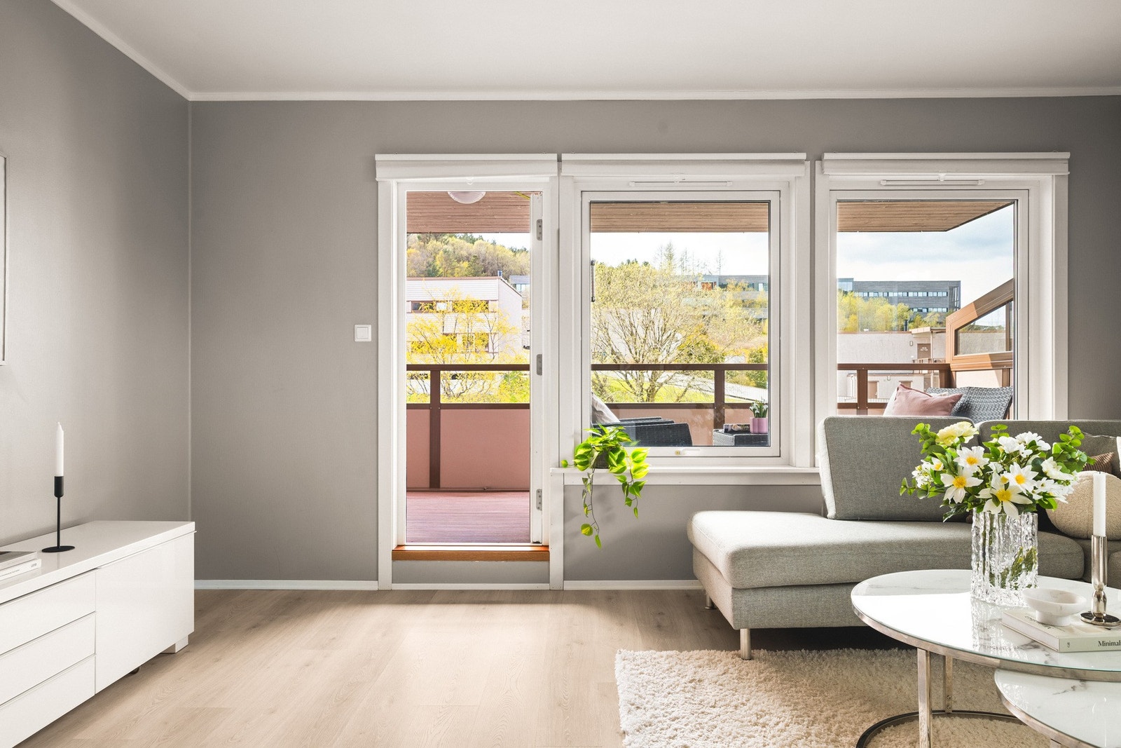 Fra stuen er det utgang til en flott vestvendt balkong på 17,7 m². Galleribilde