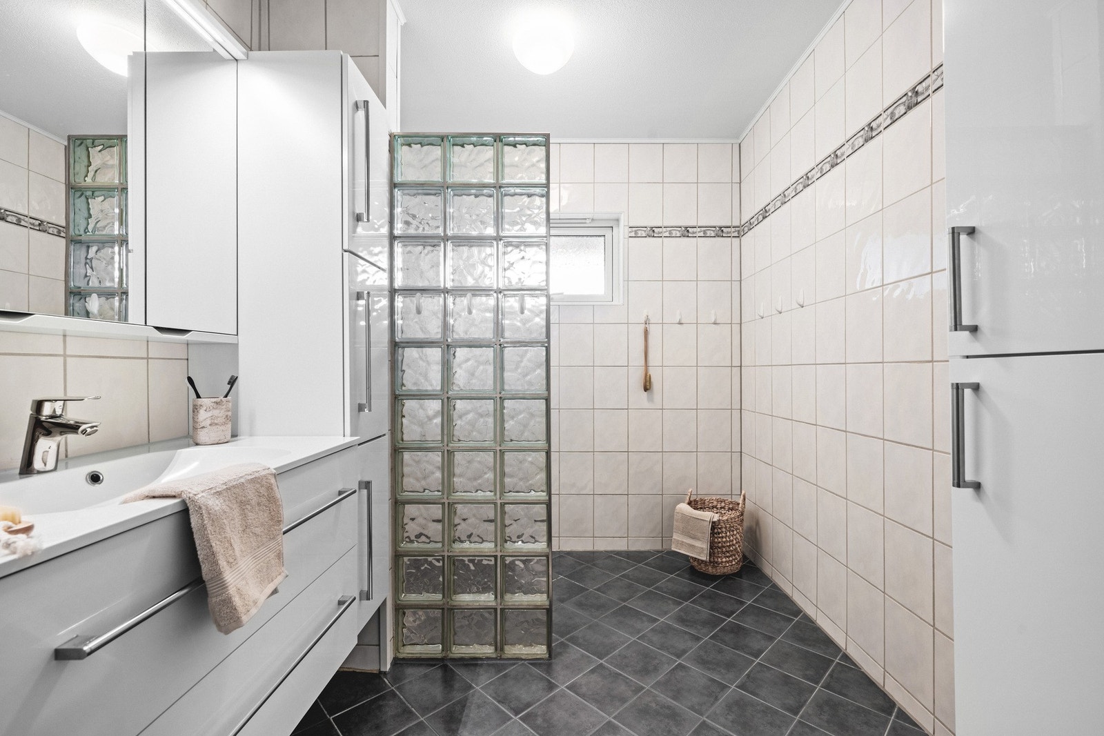 På 7,1 m² får du også plass til vaskemaskin og tørketrommel. Galleribilde