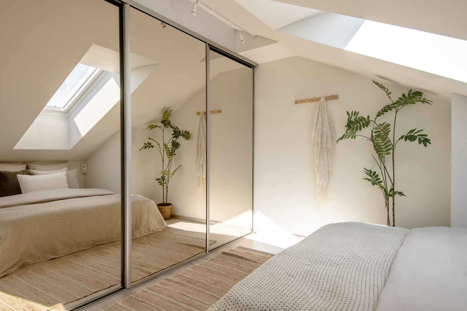 Stor skyvedørsgarderobe med masse oppbevaringsplass! Galleribilde