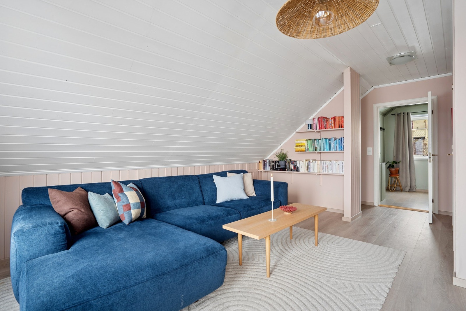 Det er også knekott på sidene som gir godt med bod-/lagringsplass. Galleribilde