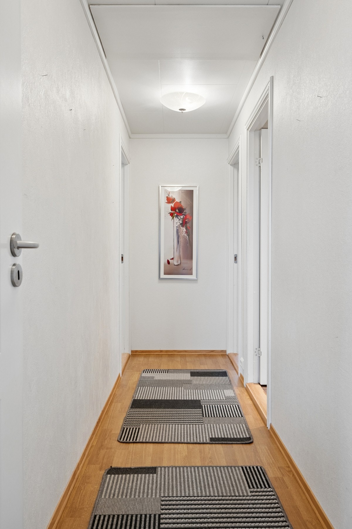 Gangen forbinder soverommene og badet i første etasje. Galleribilde