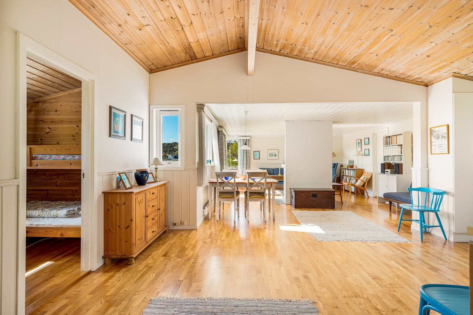 Her får du en åpen og god planløsning med plass til hele familien. Galleribilde