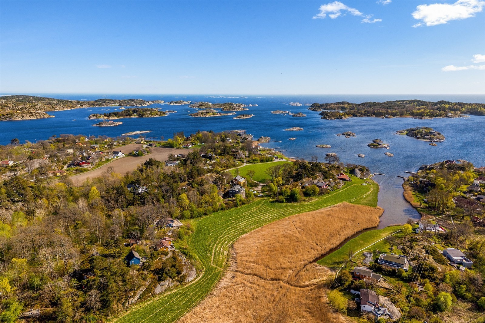 Velkommen til Lamøya, et naturskjønt og godt etablert hytteområde i meget barnevennlige omgivelser. Galleribilde