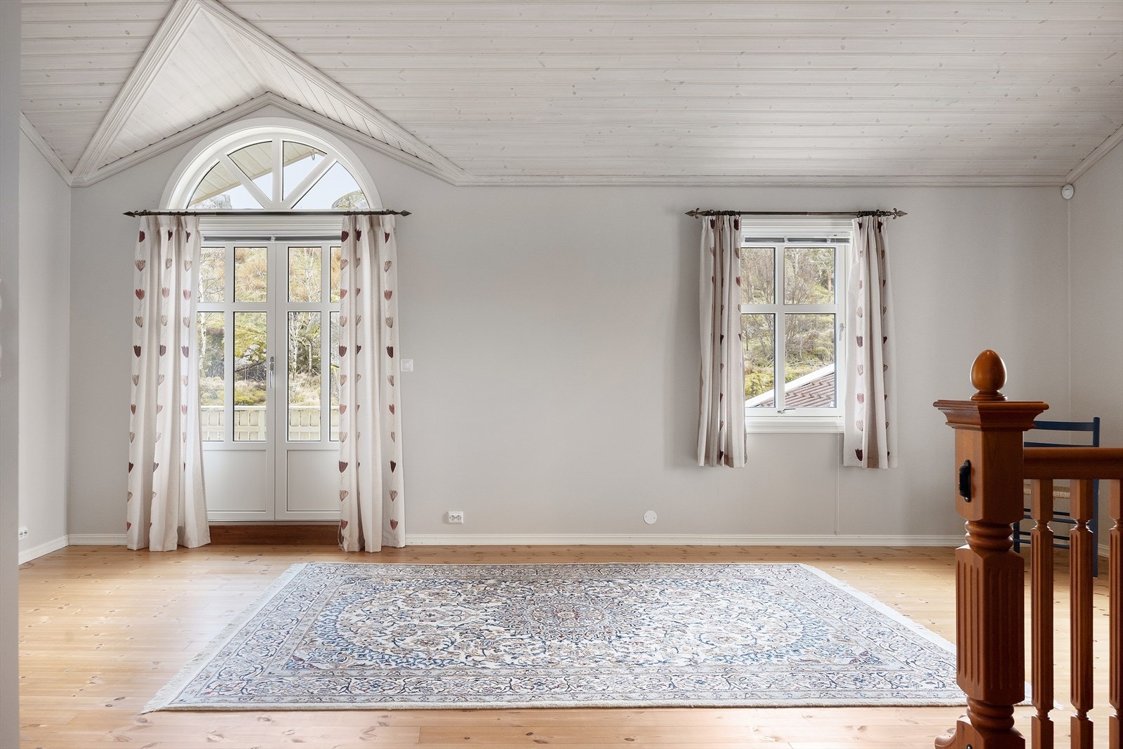Loftstuen er et fleksibelt rom som kan fungere som en ekstra TV-stue, lekerom eller kontor. Galleribilde