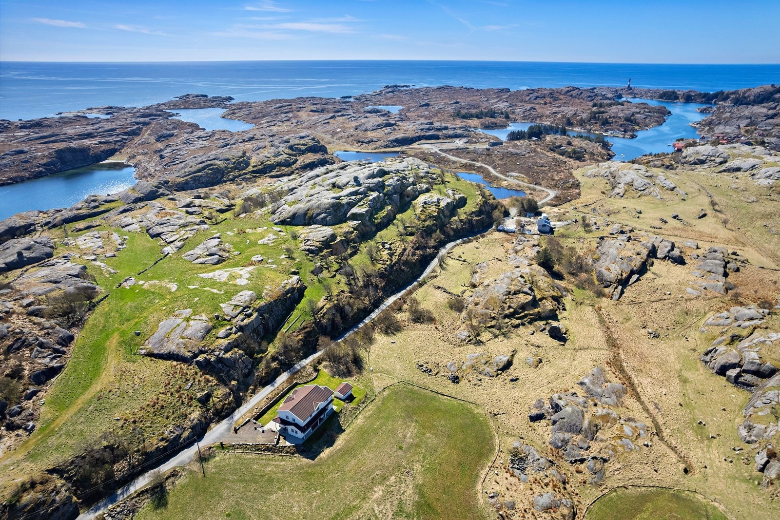 Området byr på flotte turmuligheter, med Eigerøy fyr en kort spasertur unna. Galleribilde