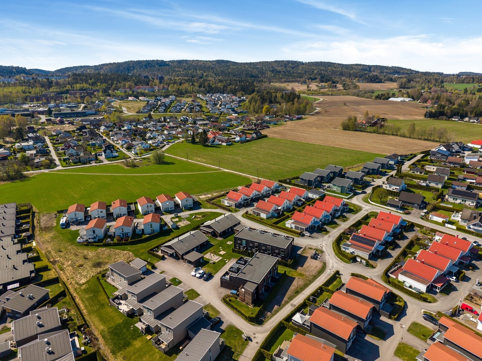Her bor du med gangavstand til Klyve skole og flere barnehager, noe som forenkler hverdagslogistikken. Galleribilde