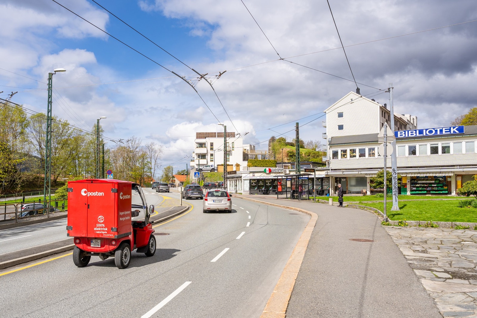 Med beliggenhet på Landåstorget er det kort vei til flere fasiliteter, som for eksempel bussholdeplass. Galleribilde