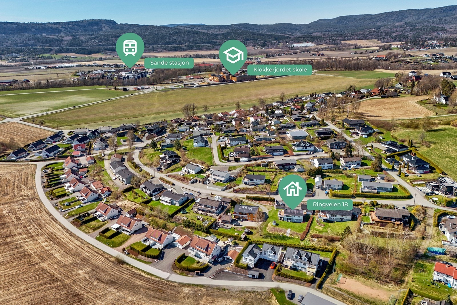 Eiendommen ligger i et attraktivt og barnevennlig boligområde med nærhet til skole, togstasjon og turområder. Galleribilde