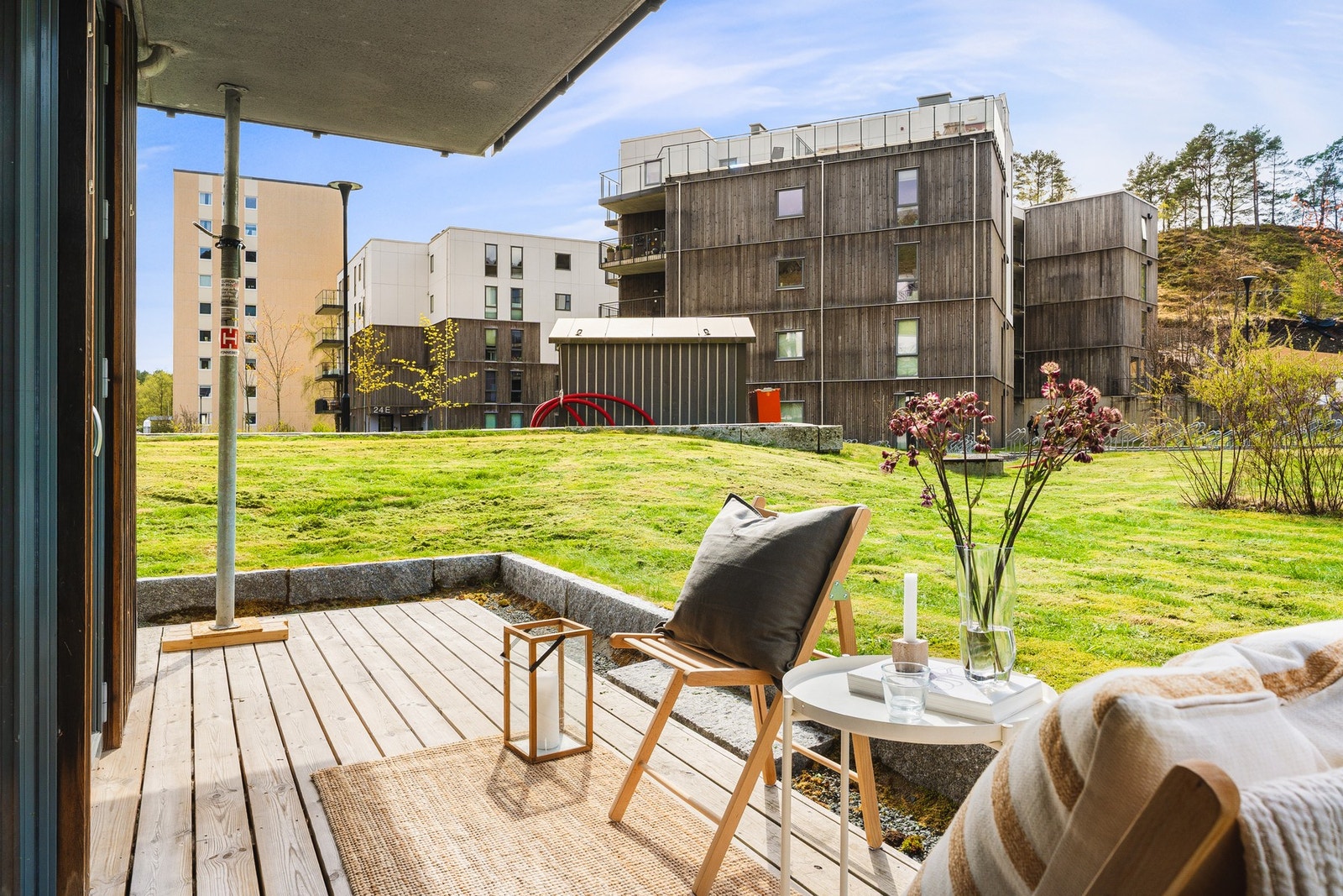 Terrassen måler 7,6 kvm. Galleribilde