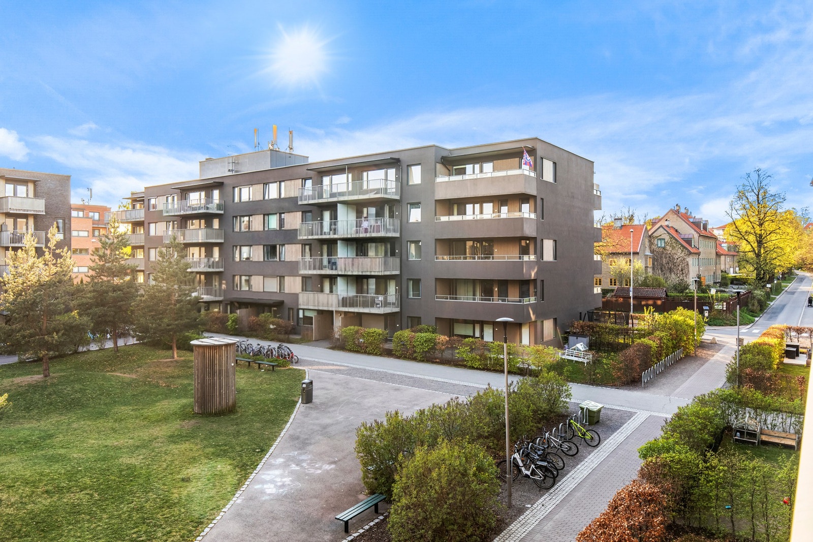 Fint utsyn til Lille Tøyen Hageby fra herlig balkong. Galleribilde