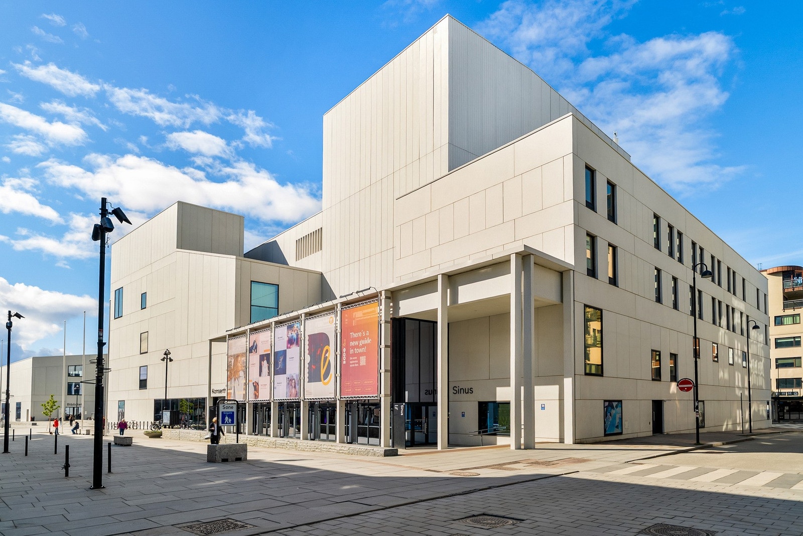 Kulturkvartalet Stormen med bibliotek og konserthus ligger i umiddelbar nærhet. Galleribilde