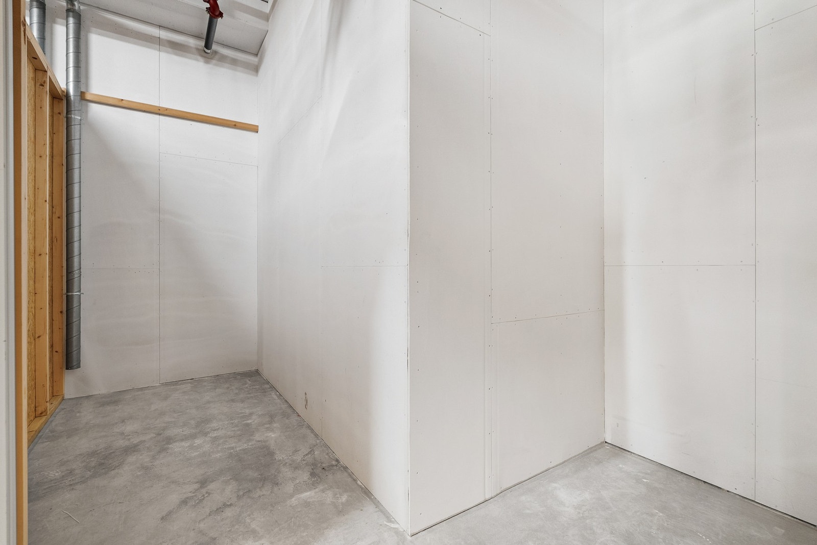 Praktisk og romslig bod i 1. etasje. Galleribilde