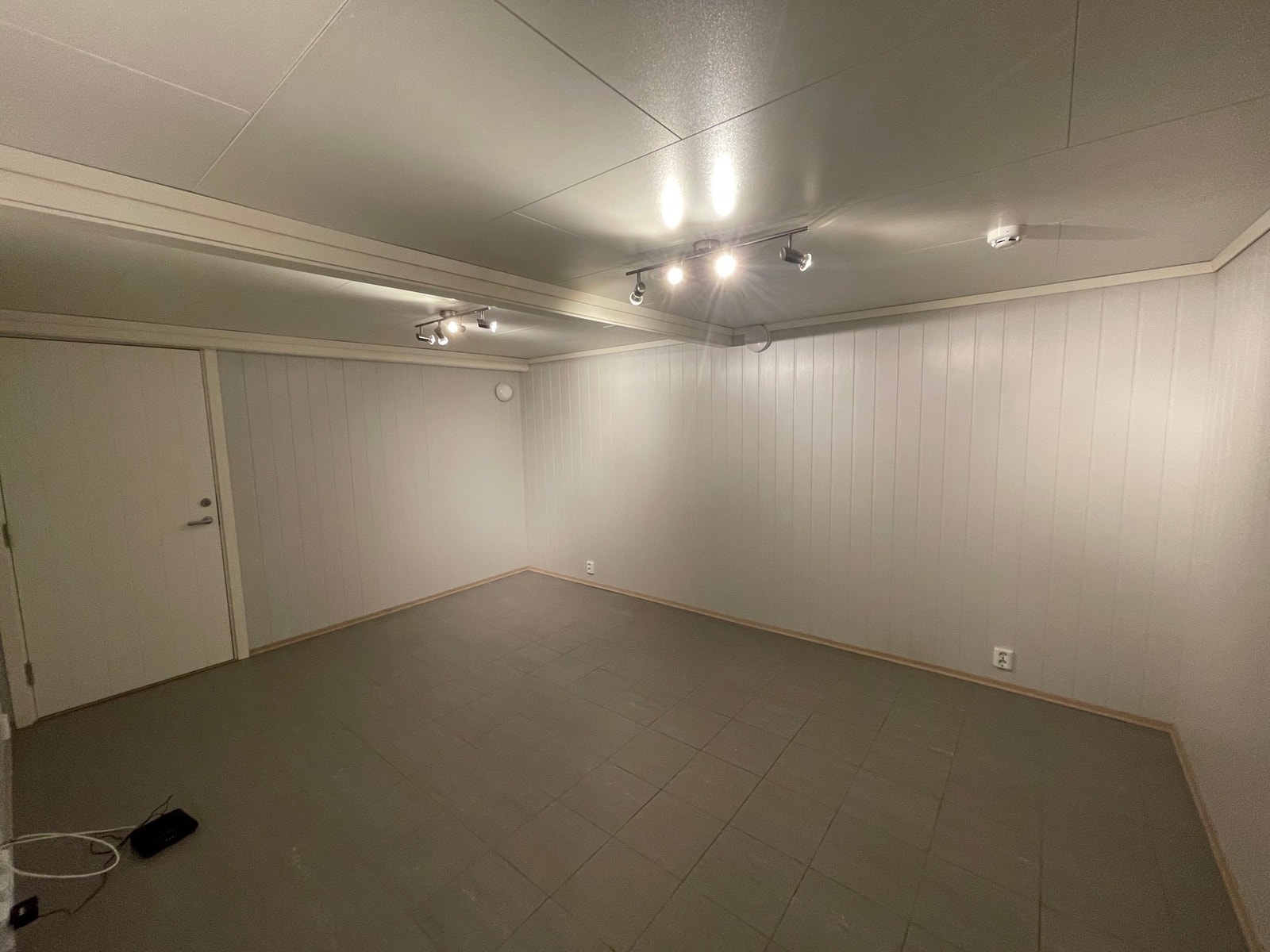 Kjellerom. Varmekabel i gulv. Galleribilde
