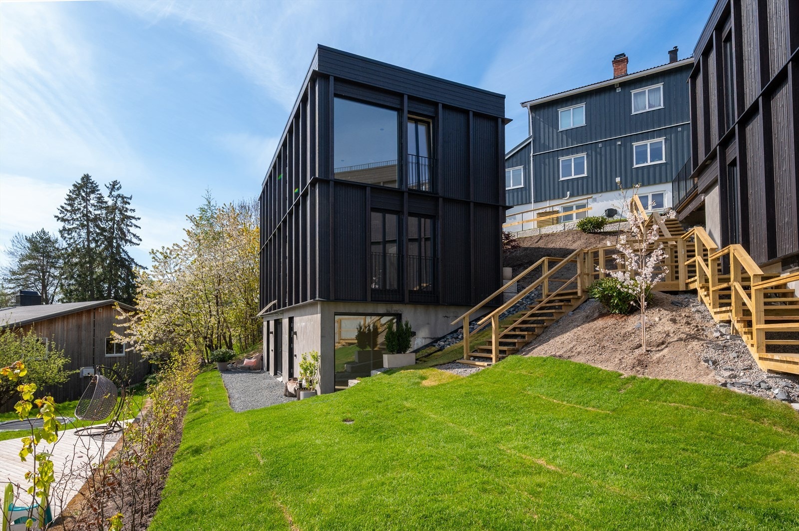 Velkommen til Skogvollveien 33A - En nyoppført, arkitekttegnet enebolig over tre plan- Presentert av Sylvia Post og Dan Christian Jensen v/ Nordvik bolig. Foto: Peter Futo/Maria Hole Galleribilde